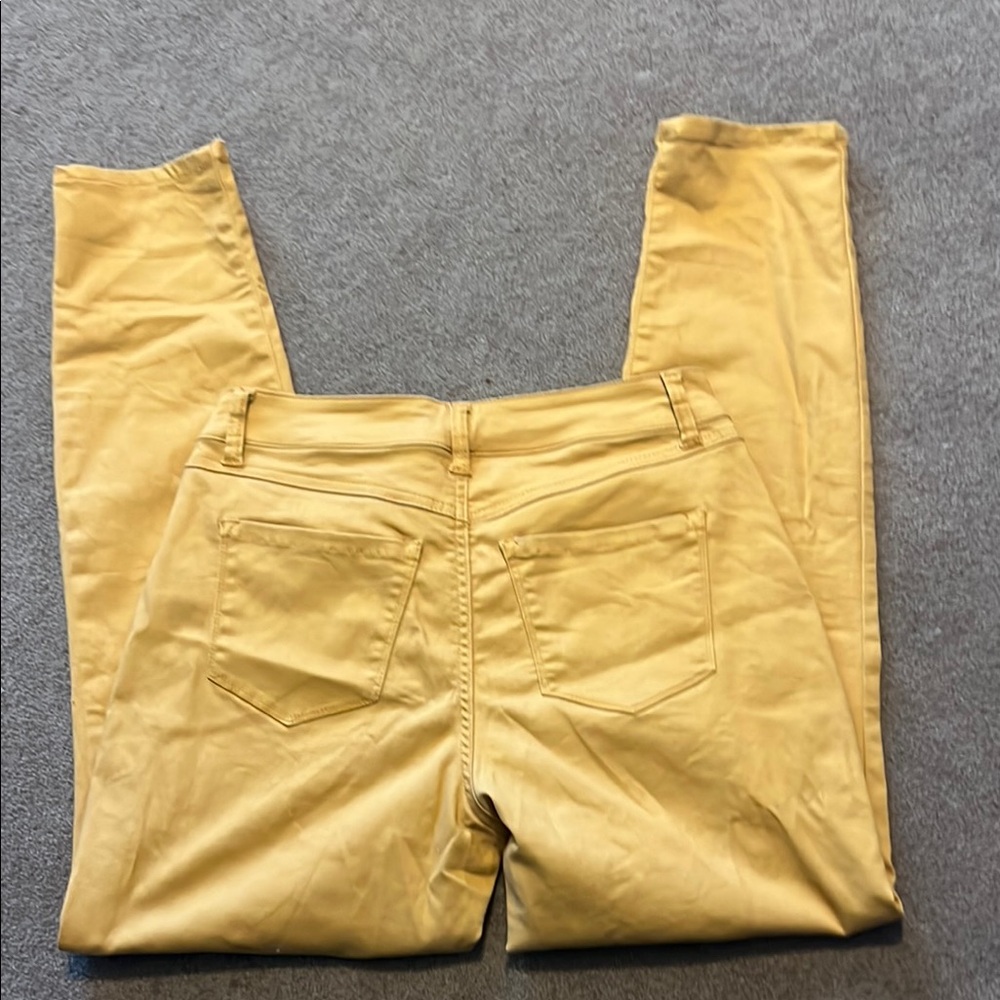 Vibrant Yellow Skinny Jeans with Stretch Fabric